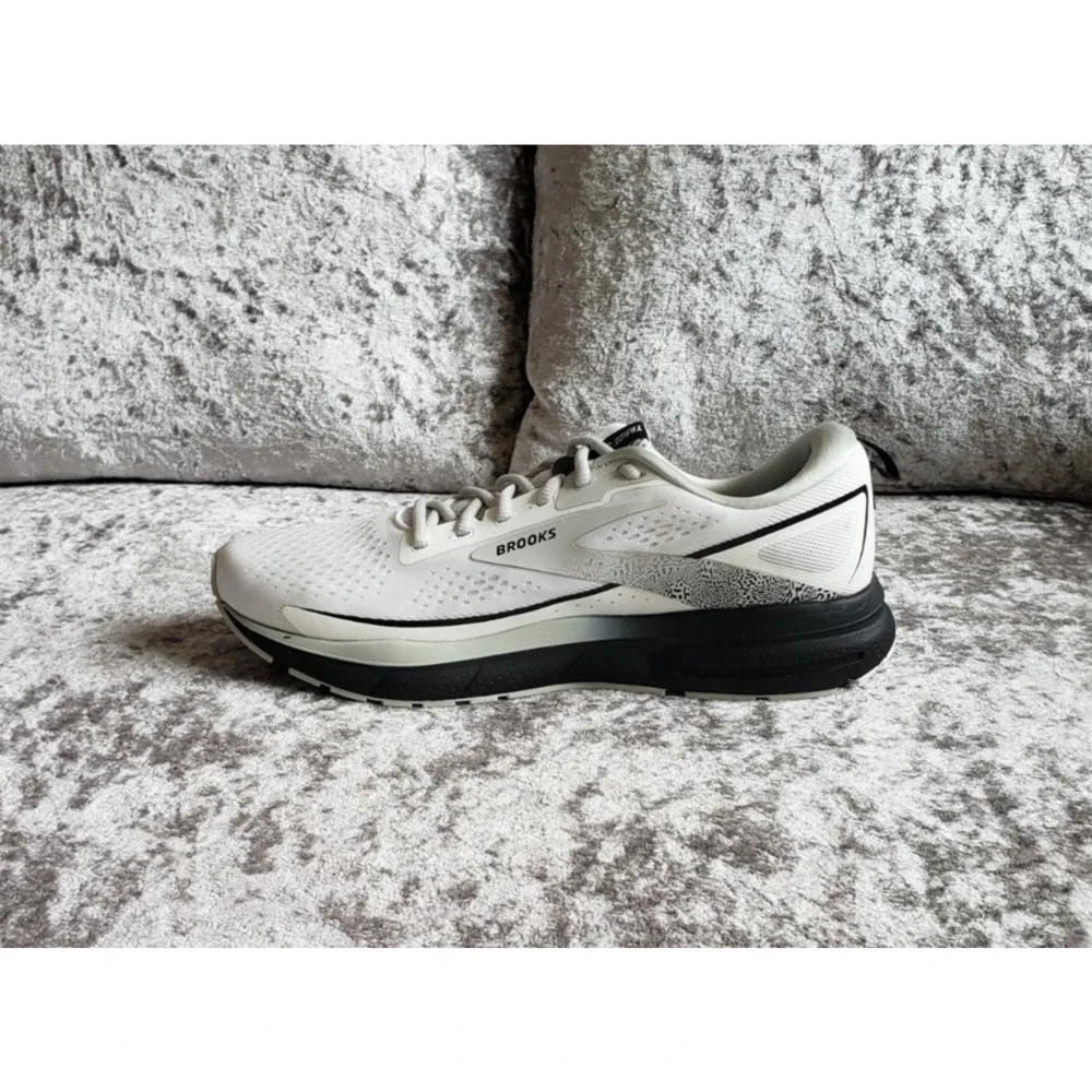 Brooks Trace 3 Womens Running Shoes White Oyster Black Wide Size 12